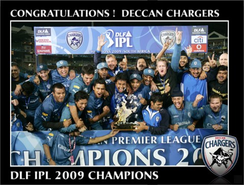 Deccan chargers with the IPL trophy